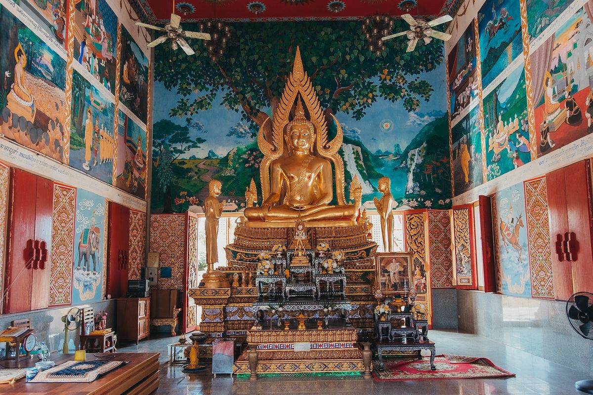 Wat Plai Laem Buddha